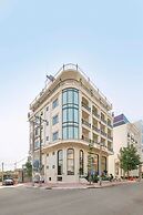 LYNS HOTEL