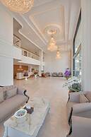 LYNS HOTEL