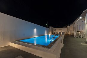 Santorini Sunsets Oasis