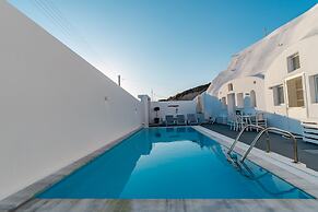Santorini Sunsets Oasis