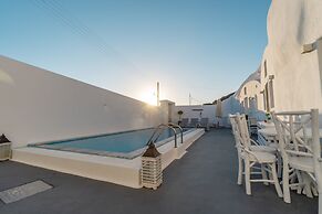 Santorini Sunsets Oasis