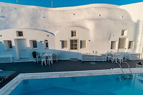 Santorini Sunsets Oasis