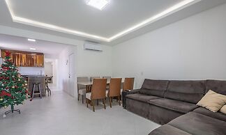 Apt w/ BBQ & Balcony, 450m From the Beach Sit1202