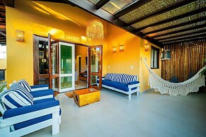 Casa DelMare Cond. com saída na praia