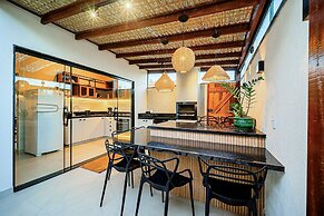 Casa DelMare Cond. com saída na praia
