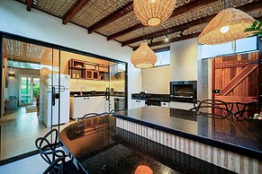 Casa DelMare Cond. com saída na praia
