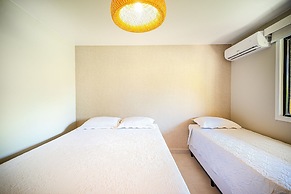 Casa DelMare Cond. com saída na praia