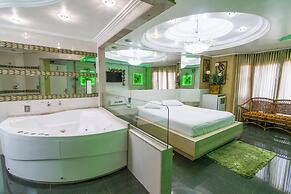 GOLDEN MOTEL