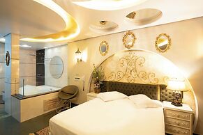 GOLDEN MOTEL