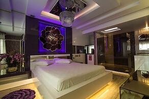 GOLDEN MOTEL