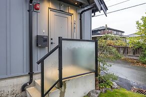Sunny 1BR Detached Suite