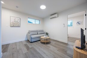 Sunny 1BR Detached Suite