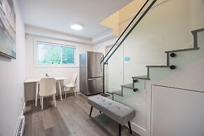 Sunny 1BR Detached Suite