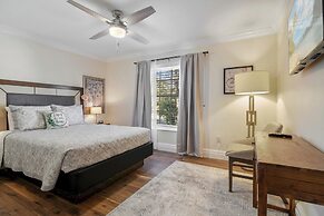 Rustic Hideaway - Great Location + Pet Friendly!