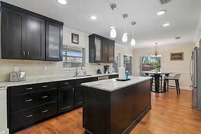Rustic Hideaway - Great Location + Pet Friendly!