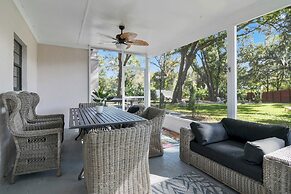 Rustic Hideaway - Great Location + Pet Friendly!