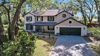 Rustic Hideaway - Great Location + Pet Friendly!
