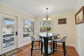 Rustic Hideaway - Great Location + Pet Friendly!