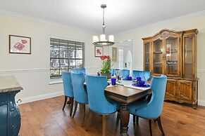 Rustic Hideaway - Great Location + Pet Friendly!