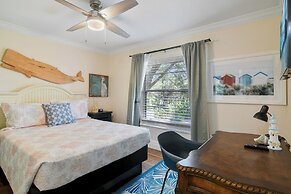 Rustic Hideaway - Great Location + Pet Friendly!