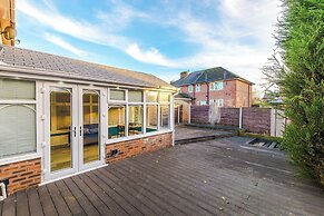 Modern 3-Bed - Near Etihad & City Centre