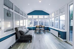 Modern 3-Bed - Near Etihad & City Centre