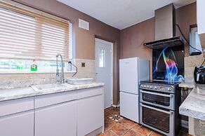 Modern 3-Bed - Near Etihad & City Centre