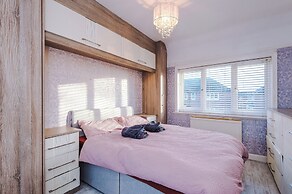 Modern 3-Bed - Near Etihad & City Centre