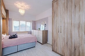 Modern 3-Bed - Near Etihad & City Centre