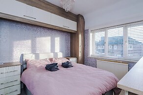 Modern 3-Bed - Near Etihad & City Centre
