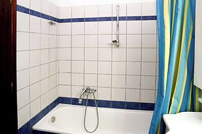 Central Grevena Retreat With Mountain Views