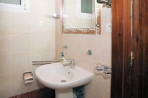 Central Grevena Retreat With Mountain Views