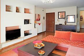 Central Grevena Retreat With Mountain Views