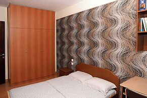 Central Grevena Retreat With Mountain Views