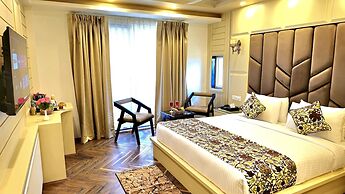 Hotel Twin Towers By Defoy