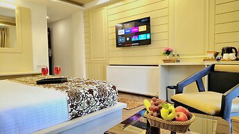 Hotel Twin Towers By Defoy