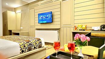 Hotel Twin Towers By Defoy