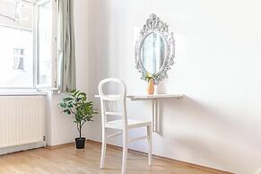 Cozy 2BR Apt Near Vienna Center