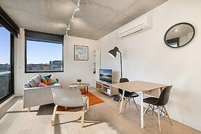 Comfy 2-bed Balcony Unit Near Chapel St