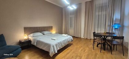 Comfortable 2BR Apt Near Vienna Center