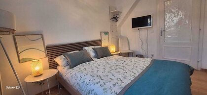 Modern 3BR Apt With Balcony City Center