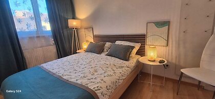 Modern 3BR Apt With Balcony City Center