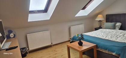 Modern 3BR Apt With Balcony City Center