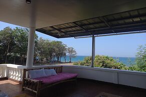 Seven Waves Beachfront