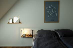 Moderne Stadt Zimmer mit eigenem Bad