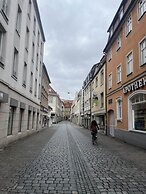 Moderne Stadt Zimmer mit eigenem Bad