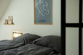 Moderne Stadt Zimmer mit eigenem Bad