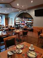 ROJ Rooms & Suites