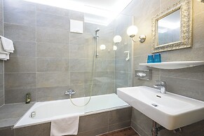 ROJ Rooms & Suites