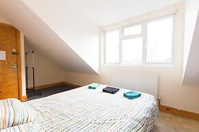 Pebbles Guest House - Flat 7